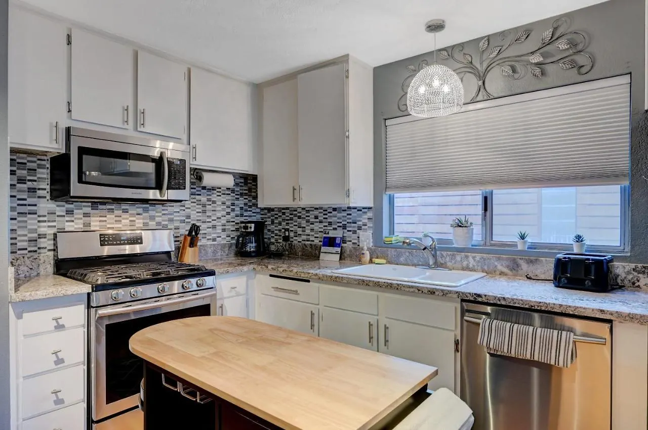 Holiday home Desert Oasis Villa: Heated Pool Minutes from Vegas Strip Las Vegas