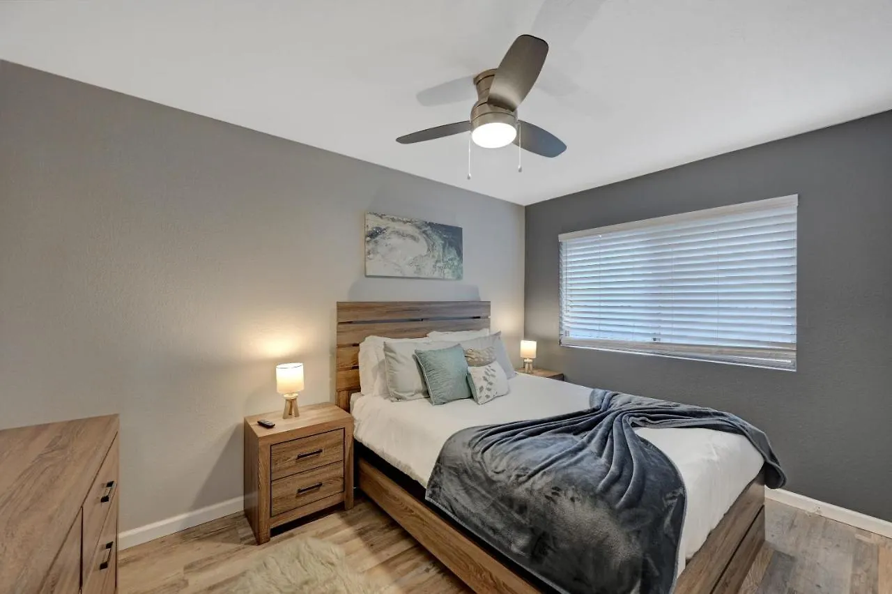 Desert Oasis Villa: Heated Pool Minutes from Vegas Strip Las Vegas Holiday home