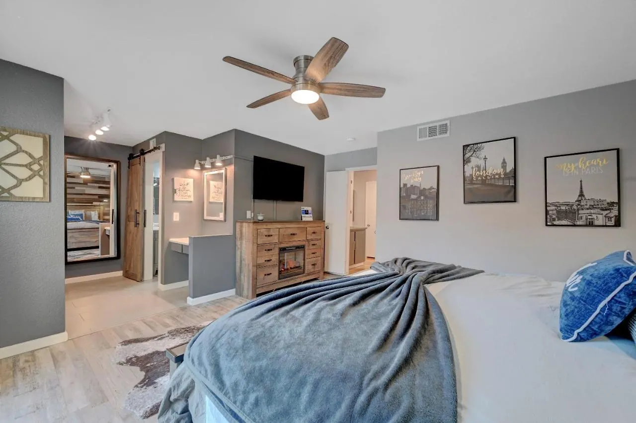 New! Fresh & Fun Heated Pool In Las Vegas, 4 Bedrooms, 1-Story, Minutes To The Las Vegas Strip, Full Kitchen