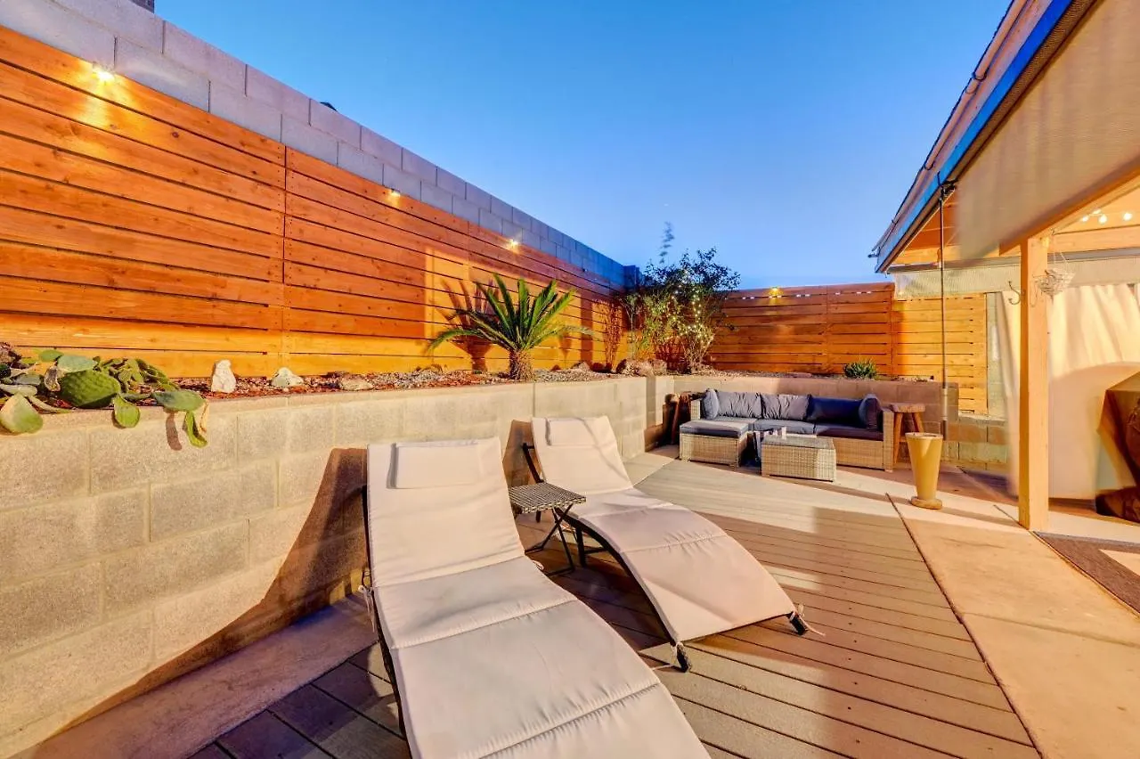 New! Fresh & Fun Heated Pool In Las Vegas, 4 Bedrooms, 1-Story, Minutes To The Las Vegas Strip, Full Kitchen contacts